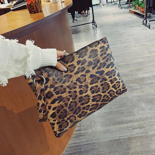 Chic Animal Print Casual Clutch with Wristlet: Fashionable Leather Look Wallet for Women